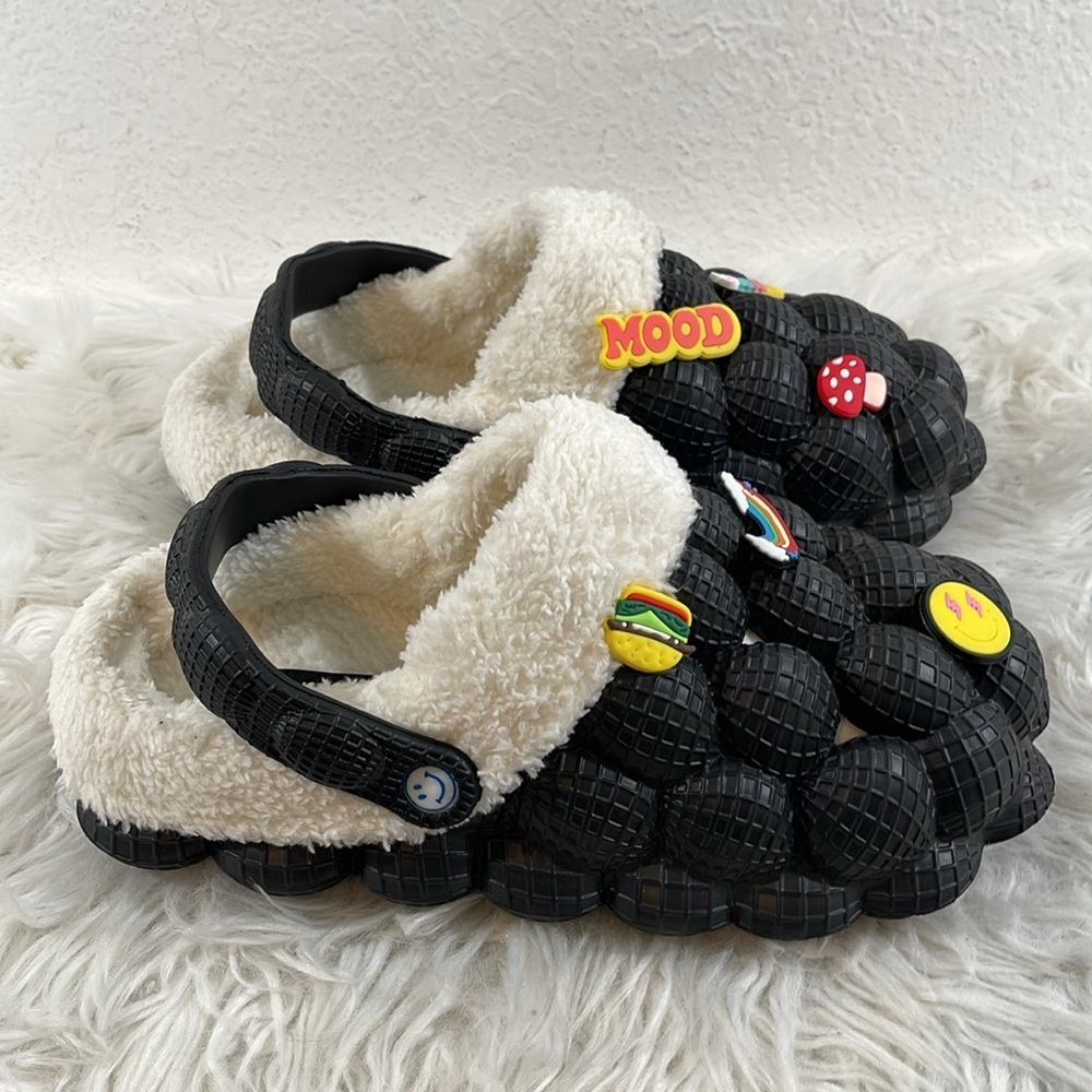 WILD DIVA Lounge Unique Fleece Lined Black Bubble Clogs with Fun Charms Size 11 - Picture 3 of 11